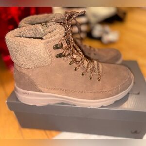 Skechers On-the-GO Glacial Ultra Boot